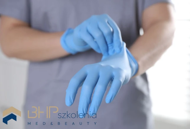 Czy zachlapanie oka krwią pacjenta jest wypadkiem przy pracy?